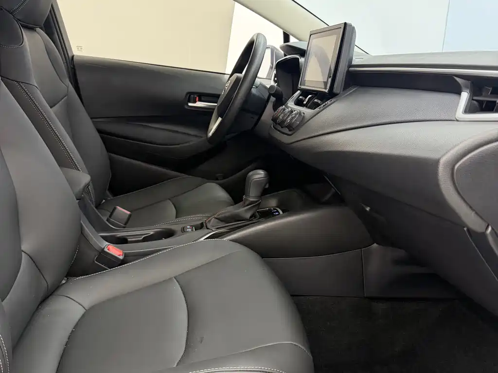 Toyota Corolla 2023 — фото 10