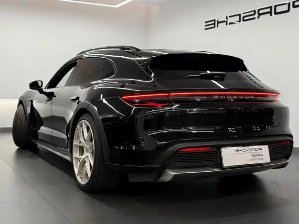 Porsche Taycan 2025