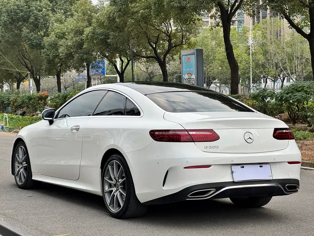Mercedes-Benz E-Class 2023 — фото 11
