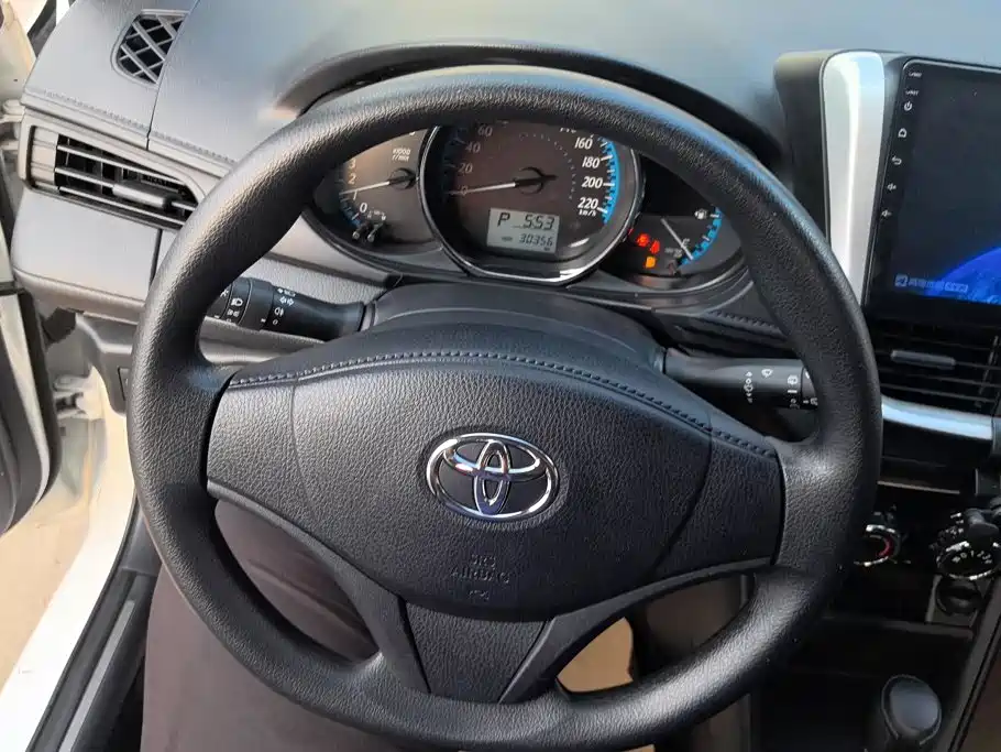 Toyota Yaris L 2019 — фото 14