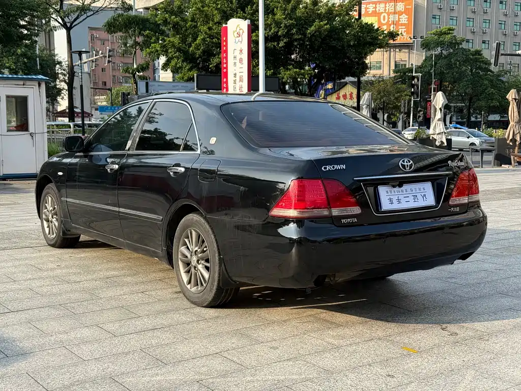 Toyota Crown 2005 — фото 7