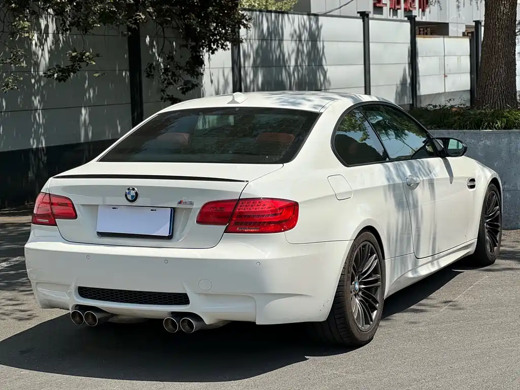 BMW M3 2010 — фото 6