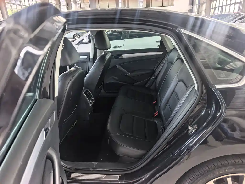 Volkswagen Passat 2015 — фото 10