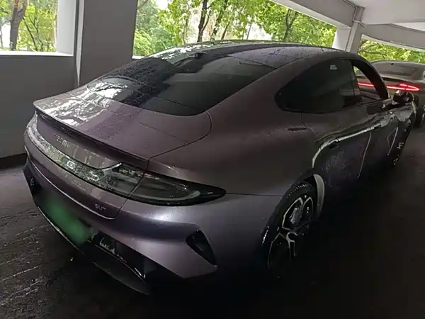 Xiaomi SU7 2024