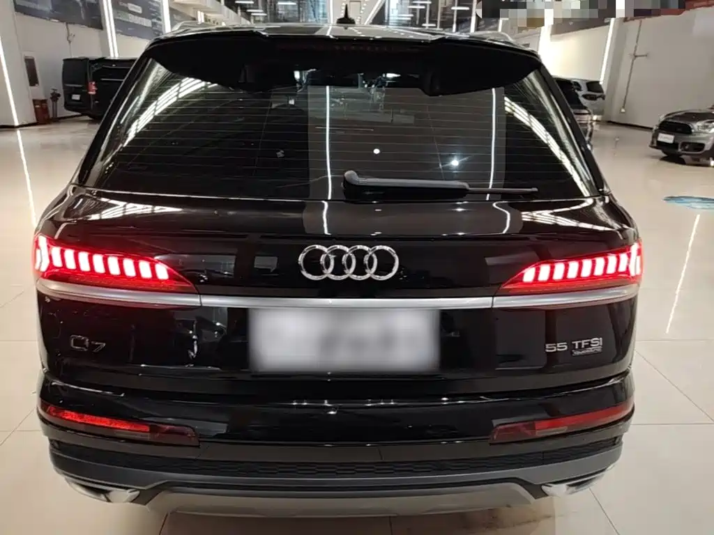 Audi Q7 2021 — фото 6