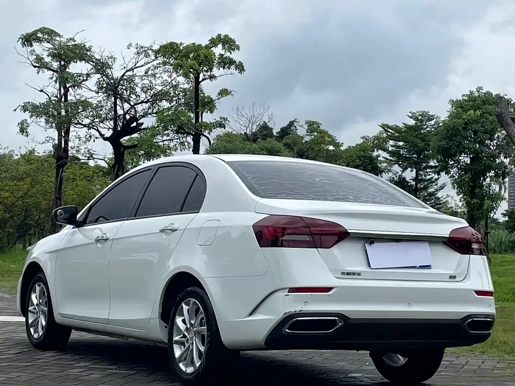 Geely Emgrand 2021 — фото 9