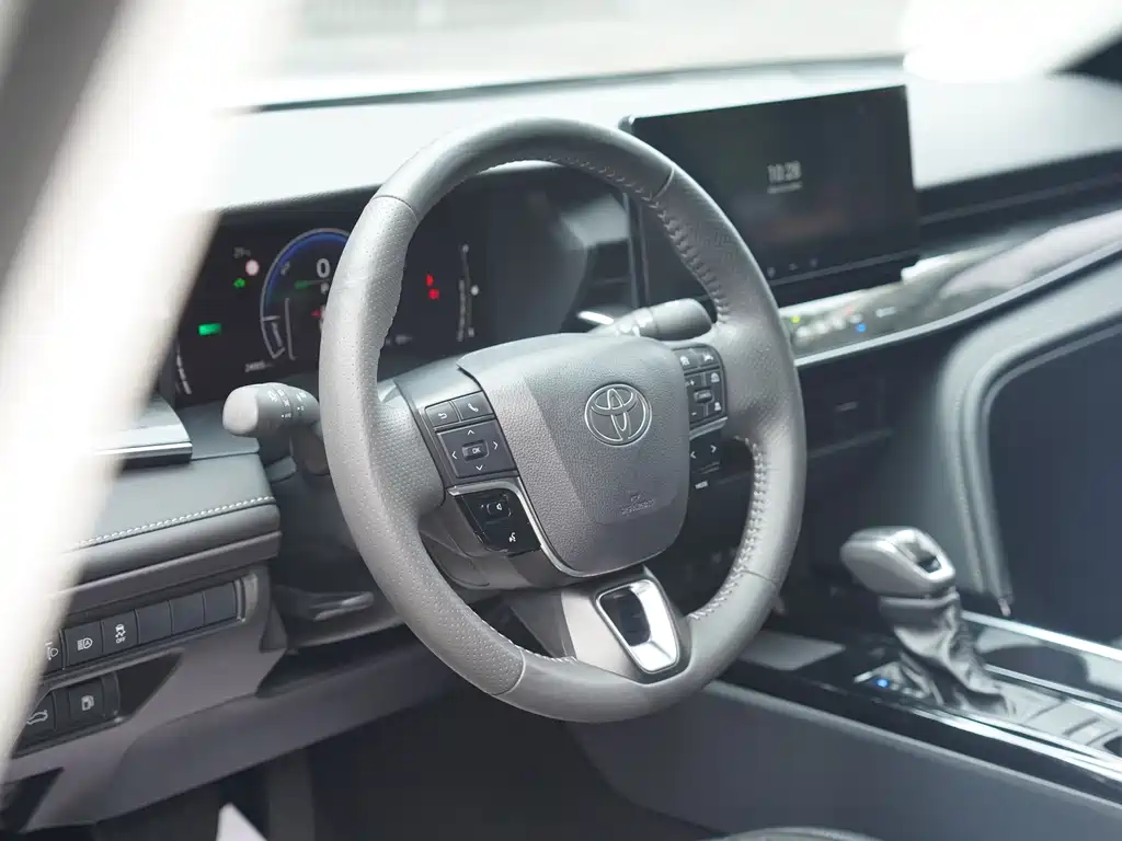 Toyota Camry 2024 — фото 28
