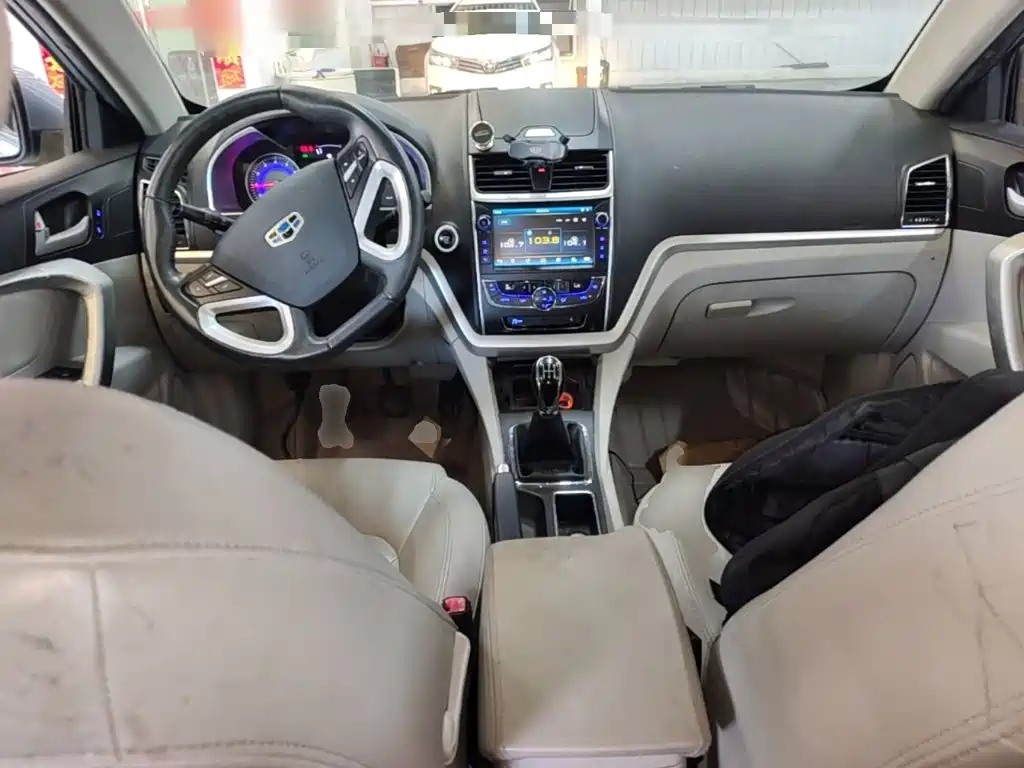 Geely Emgrand 2016 — фото 10