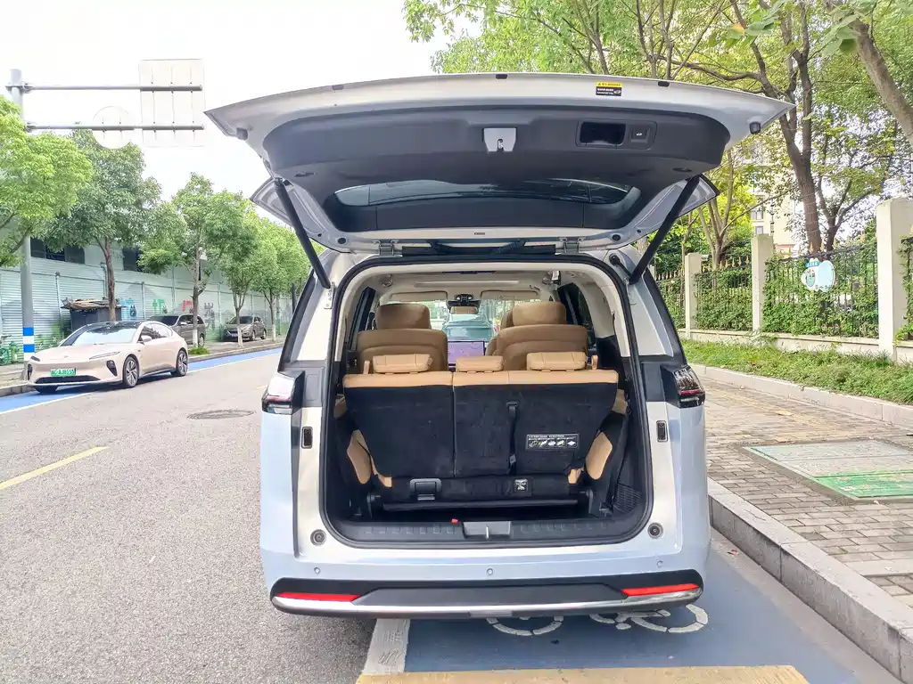 GAC Motor E8 PHEV 2024