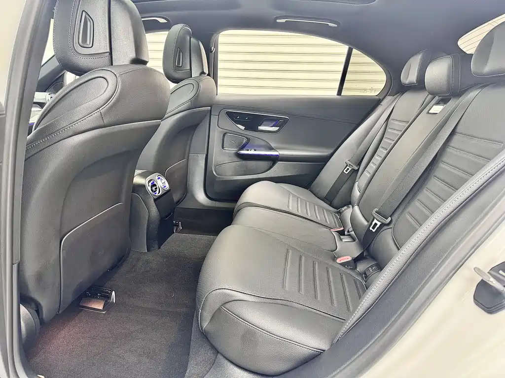 Mercedes-Benz C-Class 2024 — фото 10