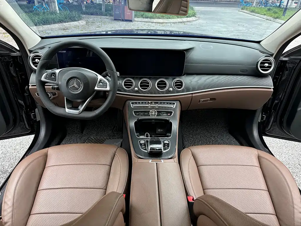 Mercedes-Benz E-Class 2018 — фото 15