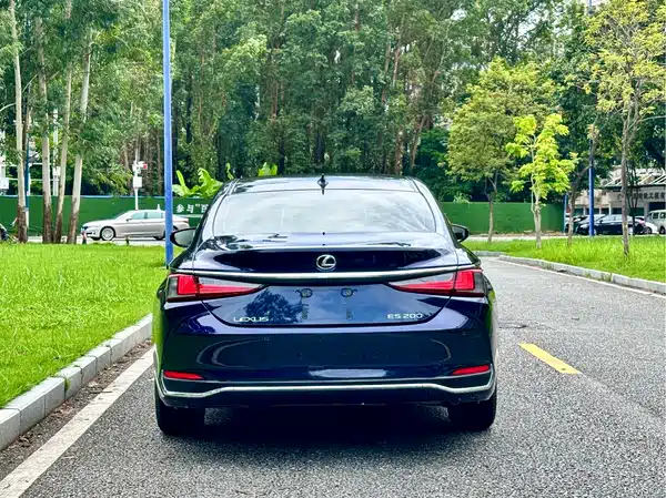Lexus ES 2023