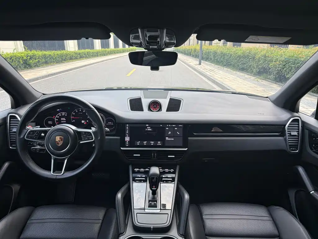 Porsche Cayenne 2020 — фото 11