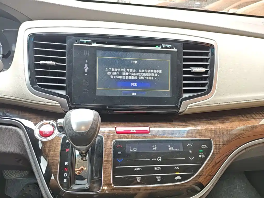 Honda Odyssey 2016 — фото 13