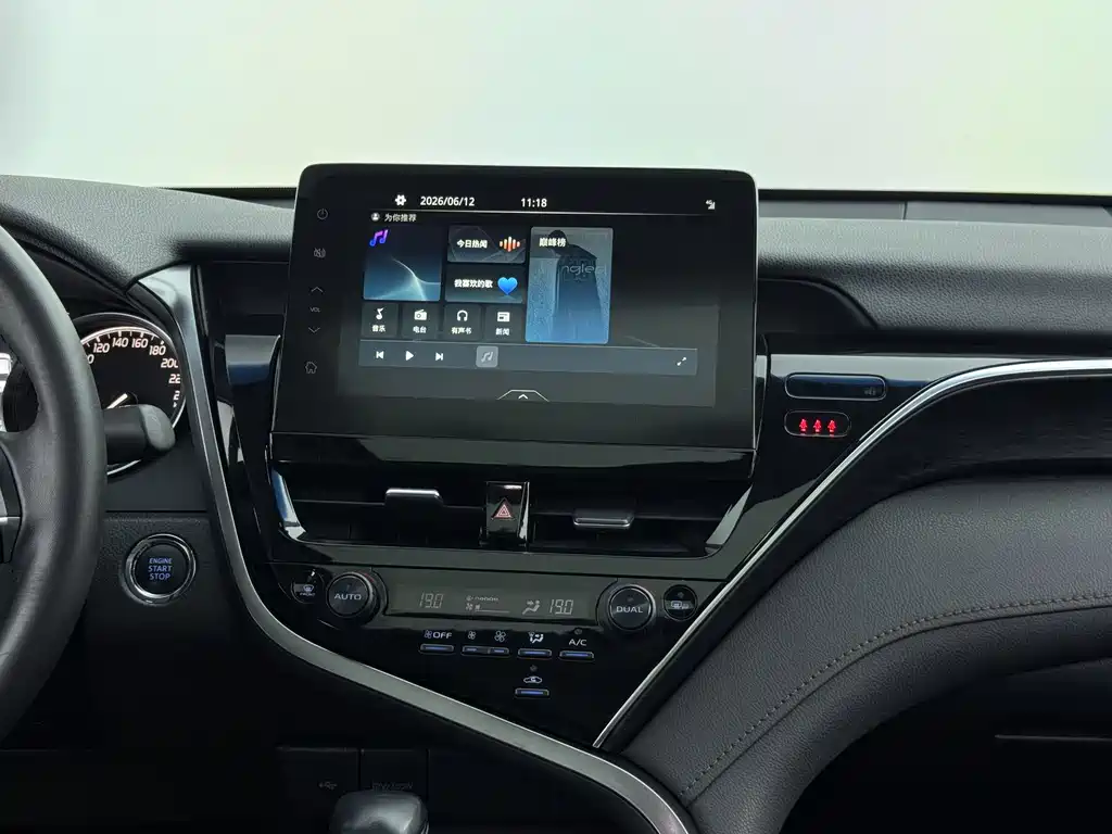 Toyota Camry 2021 — фото 12
