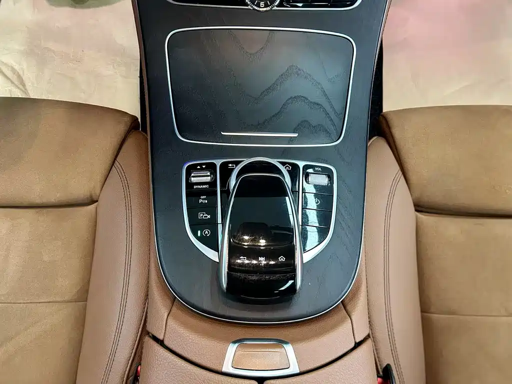 Mercedes-Benz E-Class 2018 — фото 19