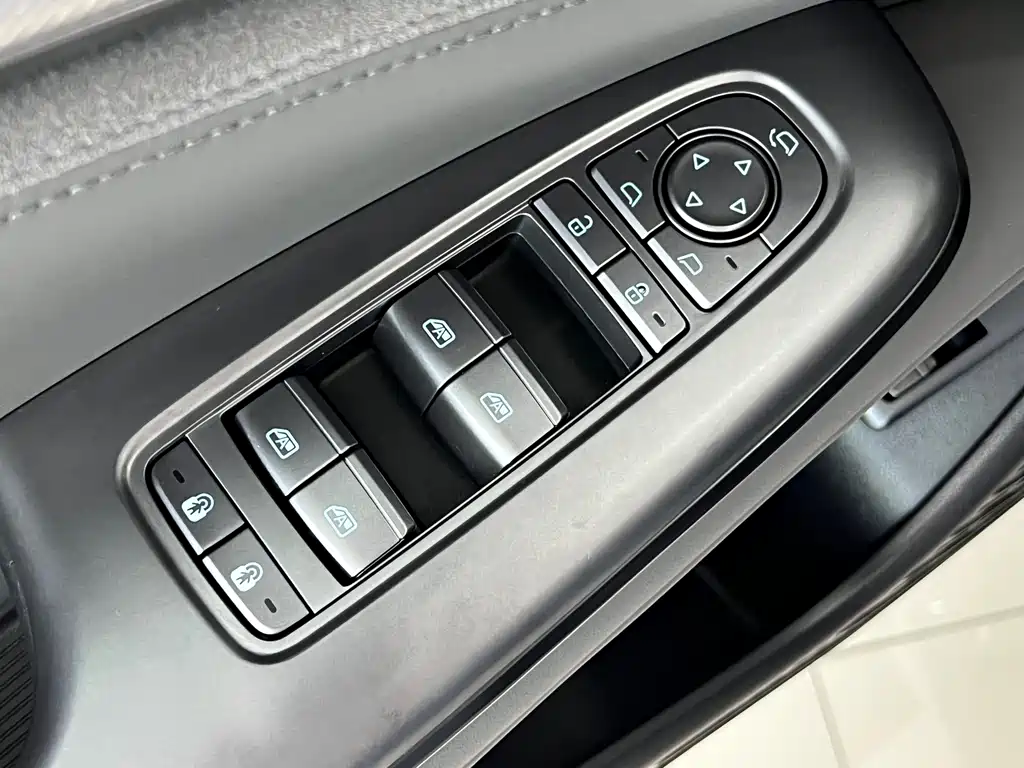 BYD Seal 07 DM-i 2025 — фото 16
