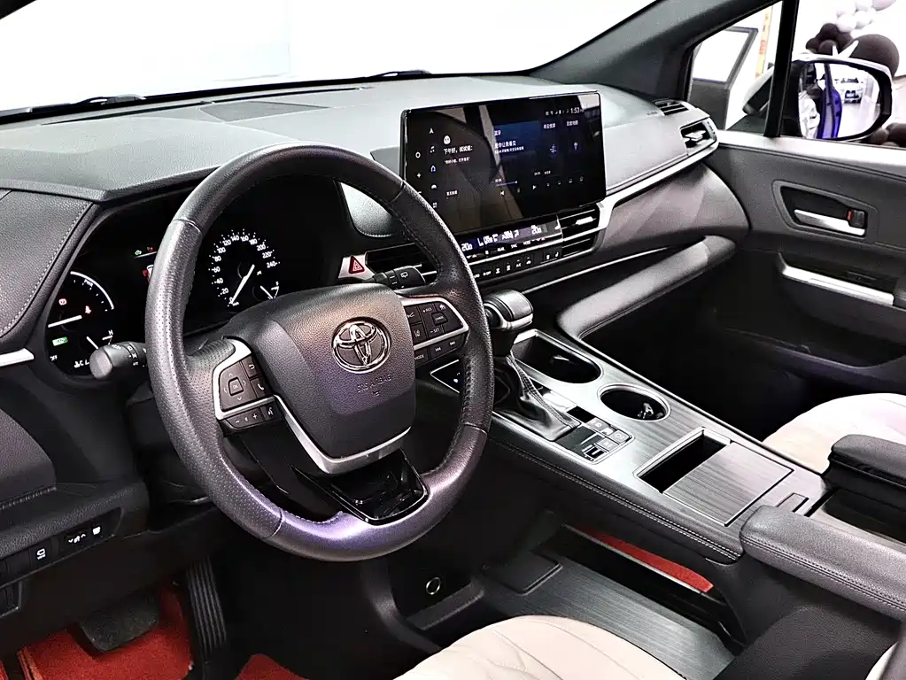 Toyota Sienna 2023 — фото 11