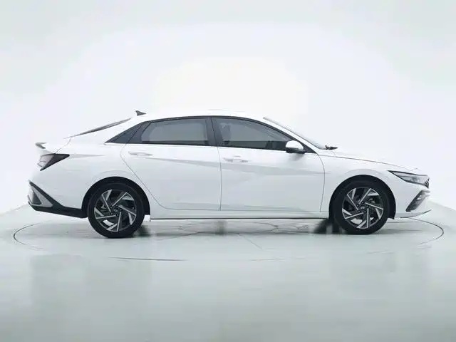 Hyundai Elantra 2024