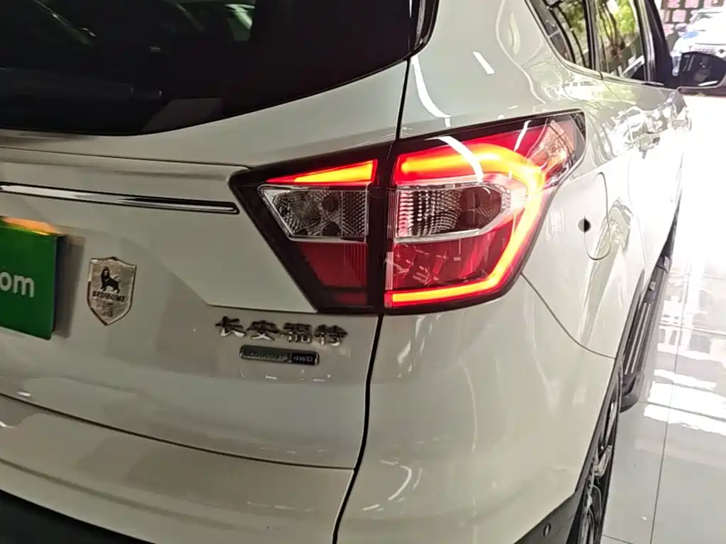 Ford Kuga 2017 — фото 8