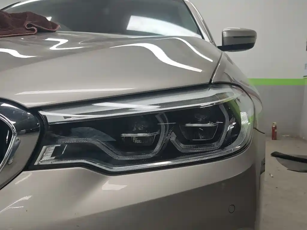 BMW 5 Series New Energy 2019 — фото 10