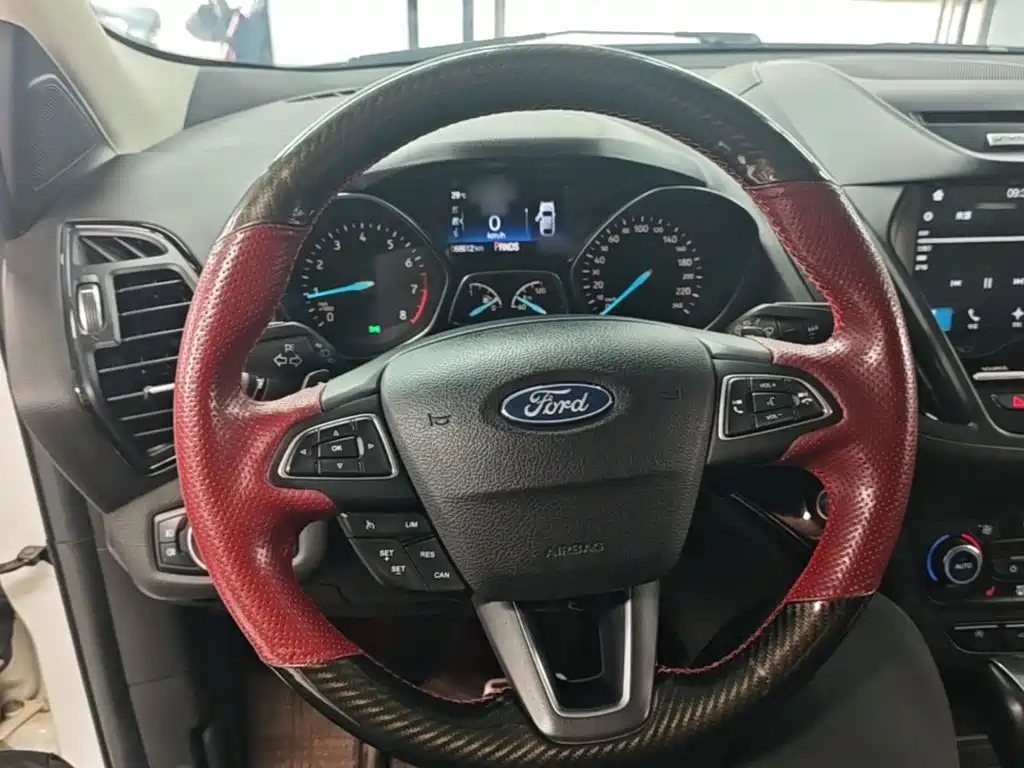 Ford Kuga 2017 — фото 11