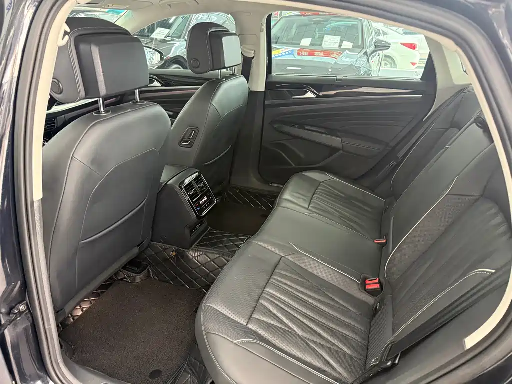 Volkswagen Passat 2023