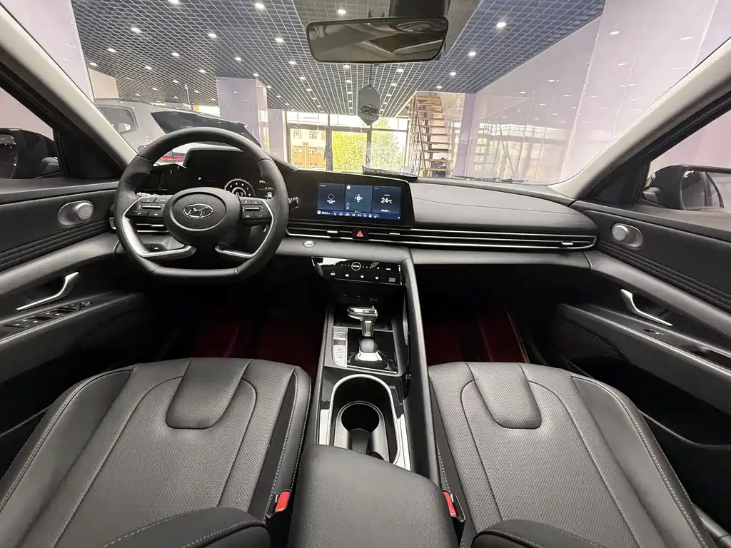 Hyundai Elantra 2022 — фото 16