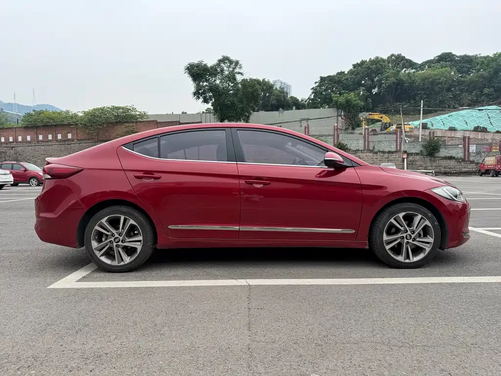 Hyundai Elantra 2016 — фото 4