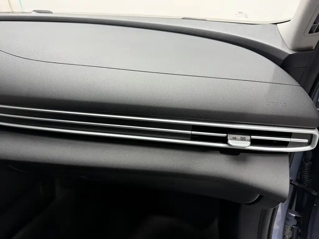 Hyundai Elantra 2023 — фото 11