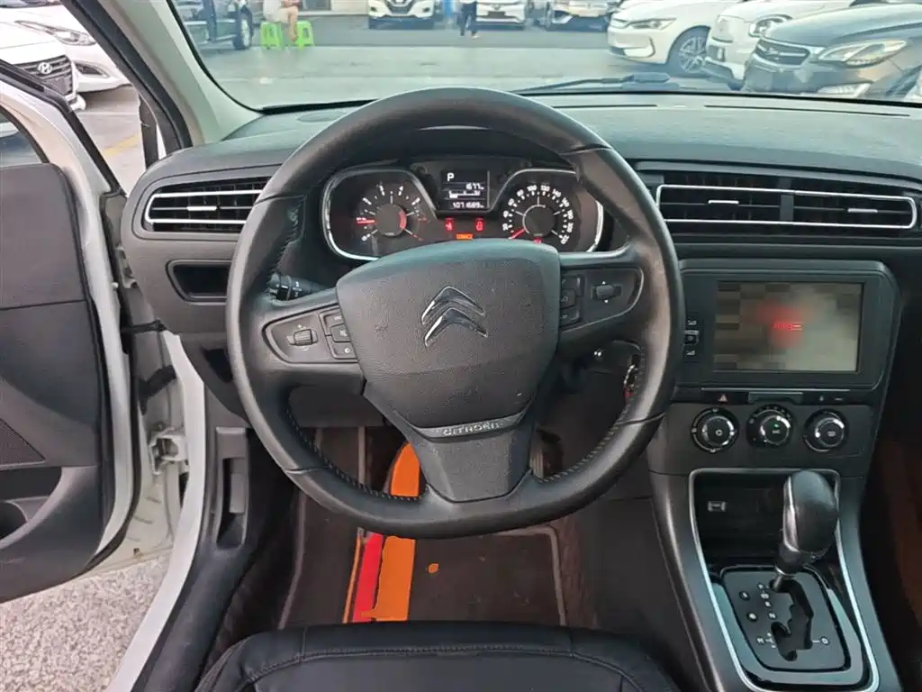 Citroen C4 2018 — фото 11