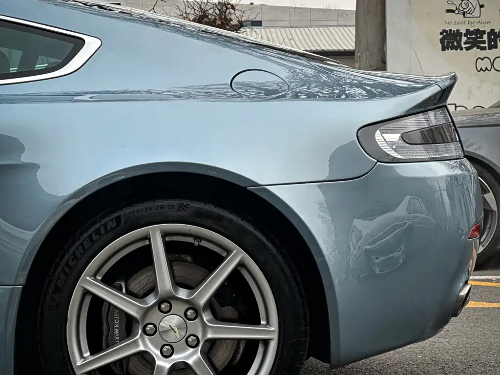 Aston Martin V8 Vantage 2007 — фото 10