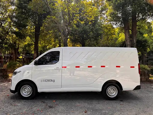 Wuling Yangguang 2025