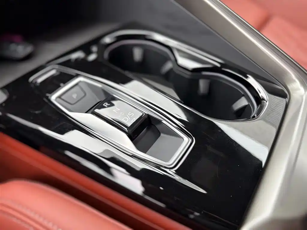 Audi Q5L 2025 — фото 15