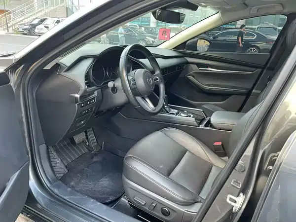 Mazda 3 Axela 2024
