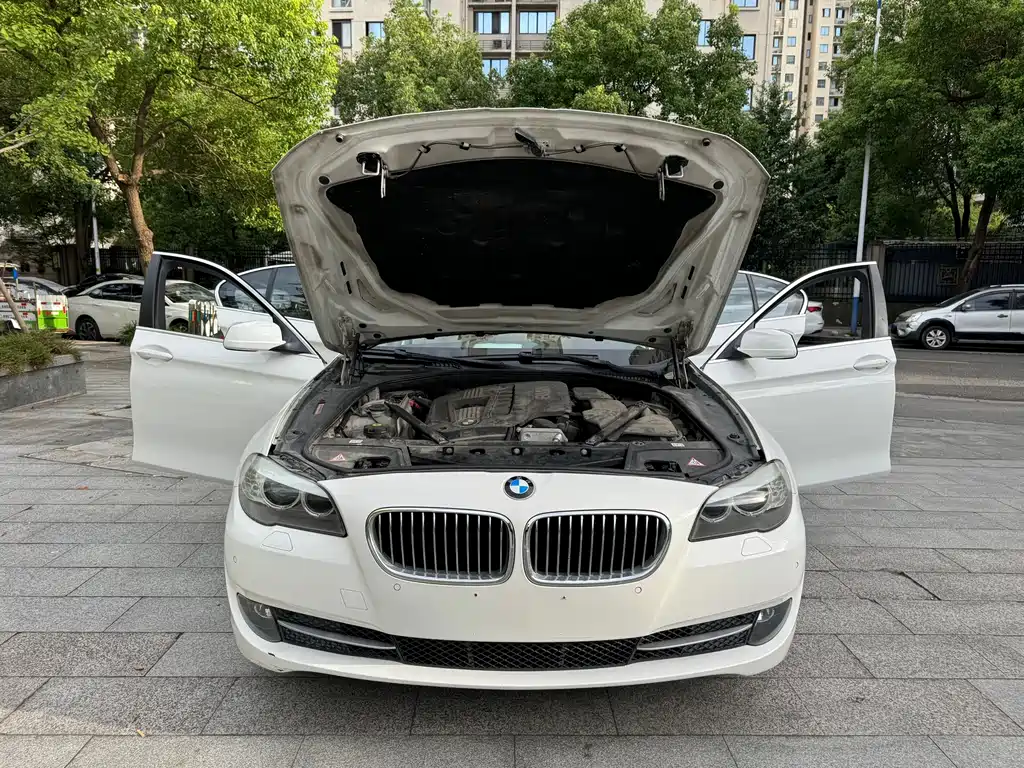 BMW 5 Series 2012 — фото 17