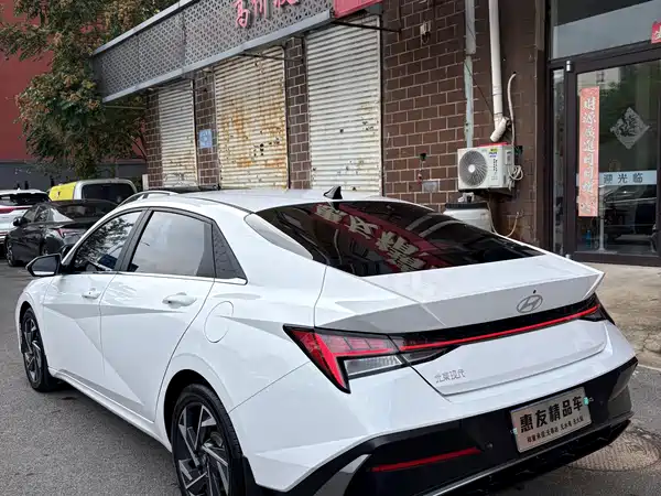 Hyundai Elantra 2023