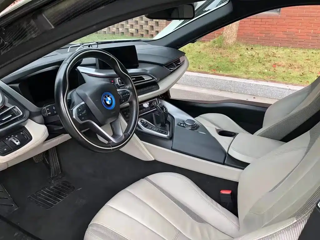 BMW i8 2015 — фото 4