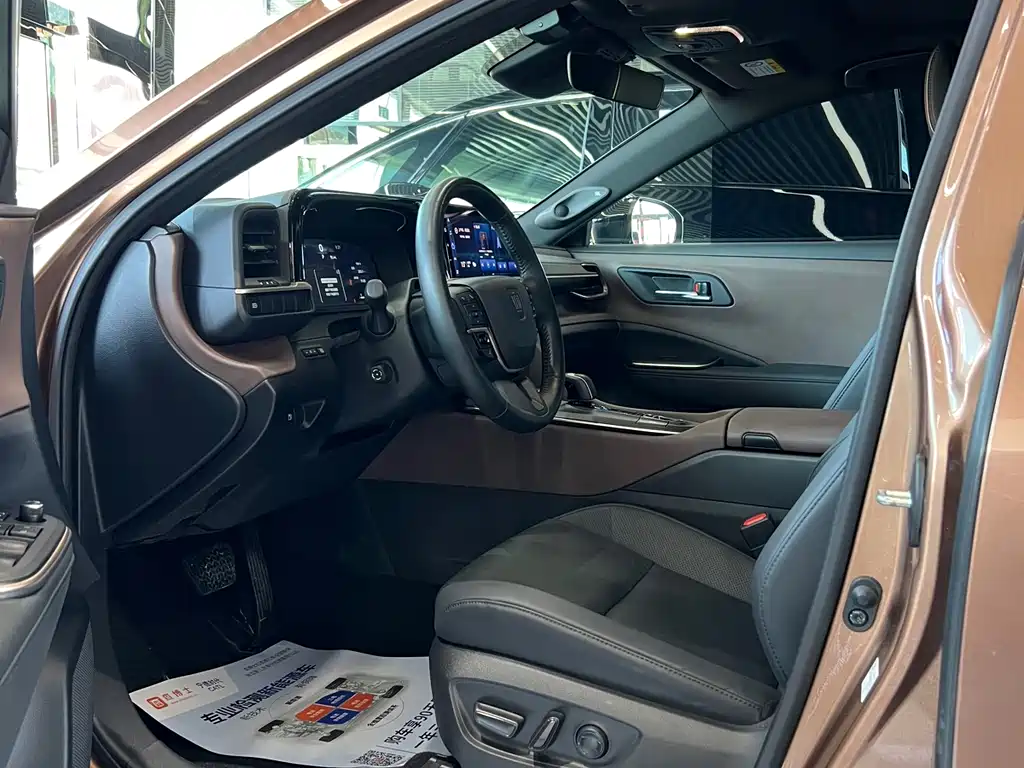 Toyota Crown SportCross 2025 — фото 13