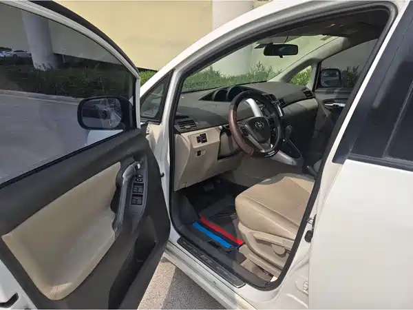 Toyota Yizhi 2011