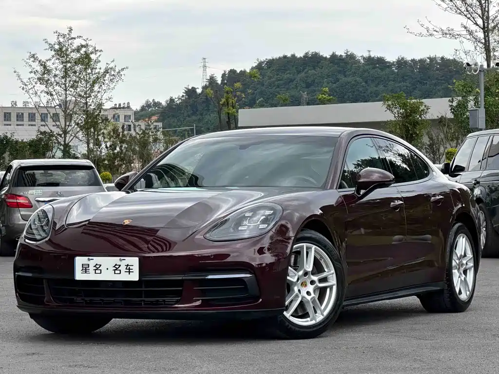 Porsche Panamera 2019 — фото 1