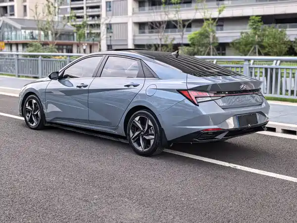 Hyundai Elantra 2022