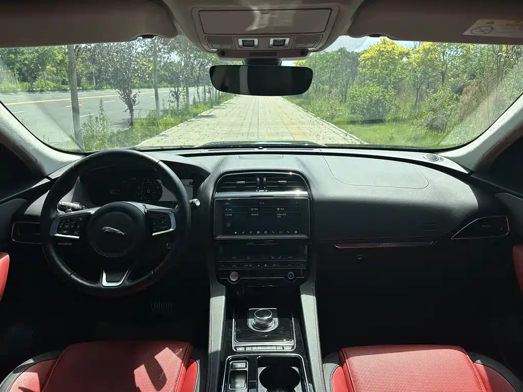 Jaguar F-PACE 2020 — фото 13
