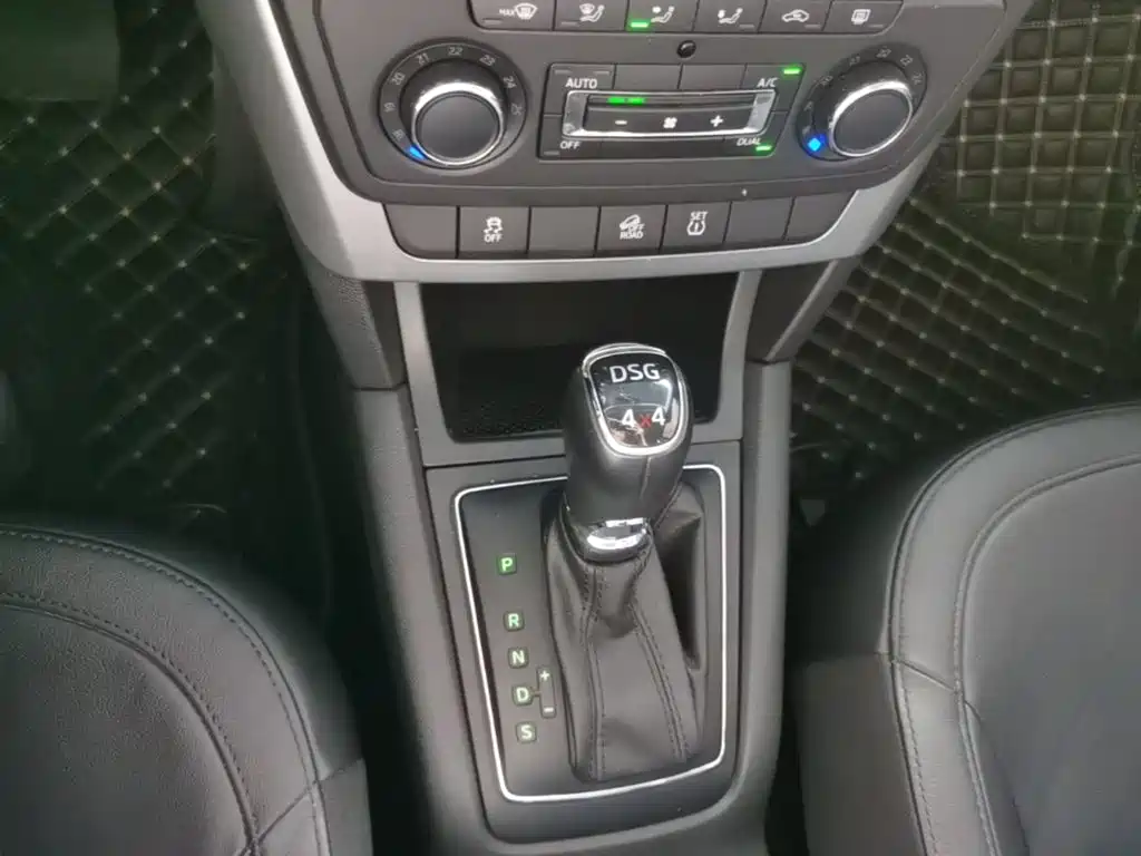 Skoda Yeti 2015 — фото 14