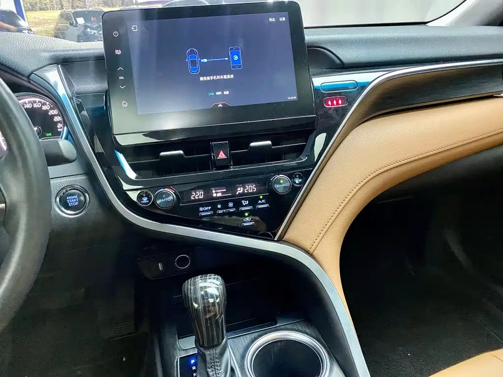 Toyota Camry 2021 — фото 11