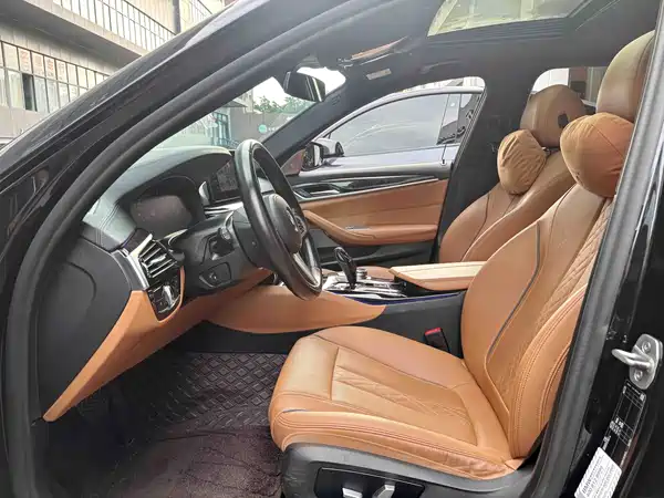 BMW 5 Series 2021