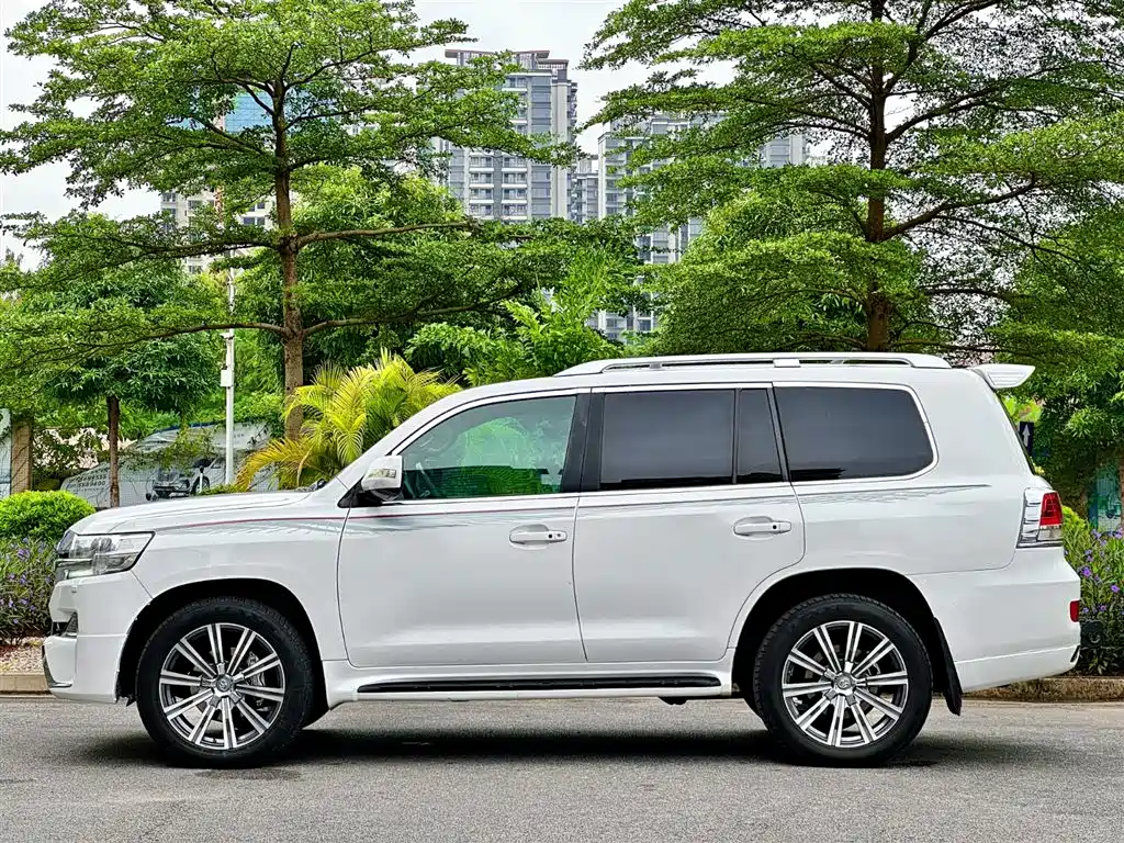 Toyota Land Cruiser 2010 — фото 4