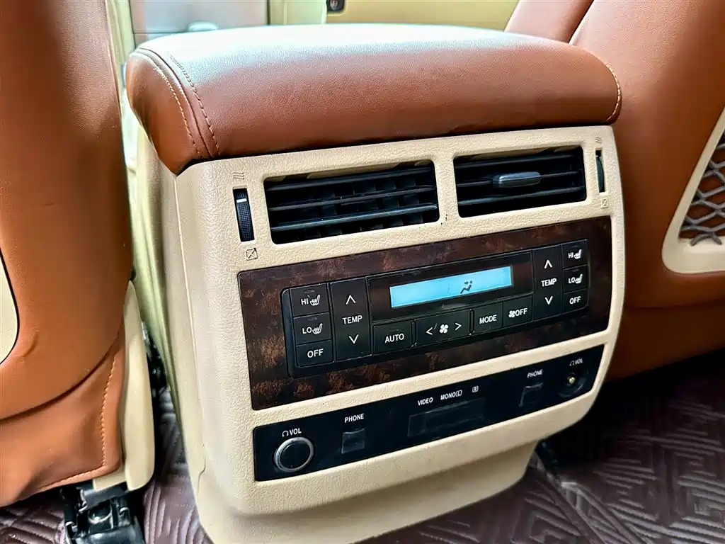 Toyota Land Cruiser 2010 — фото 22