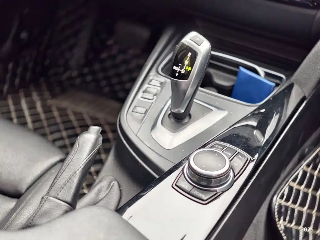BMW 3 Series GT 2018 — фото 10