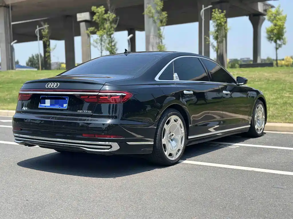 Audi A8 2022 — фото 8